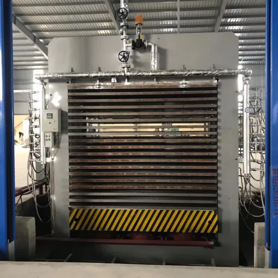 Heißpressmaschine für Mehrschichtplattenprodukte