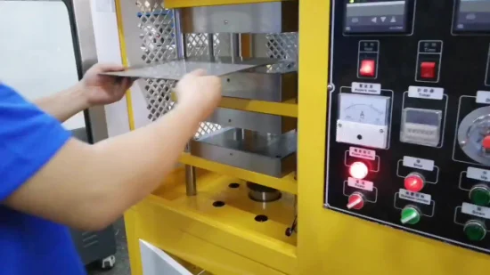 Pressmaschine für die Verarbeitung von Gummiformteilen im Labor